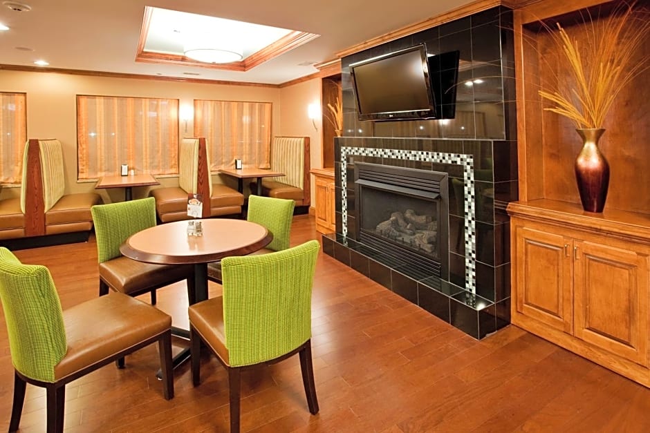 Holiday Inn Express Hotel & Suites Fredericksburg By IHG