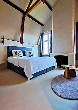 JUNIOR SUITE, GARDEN VIEW