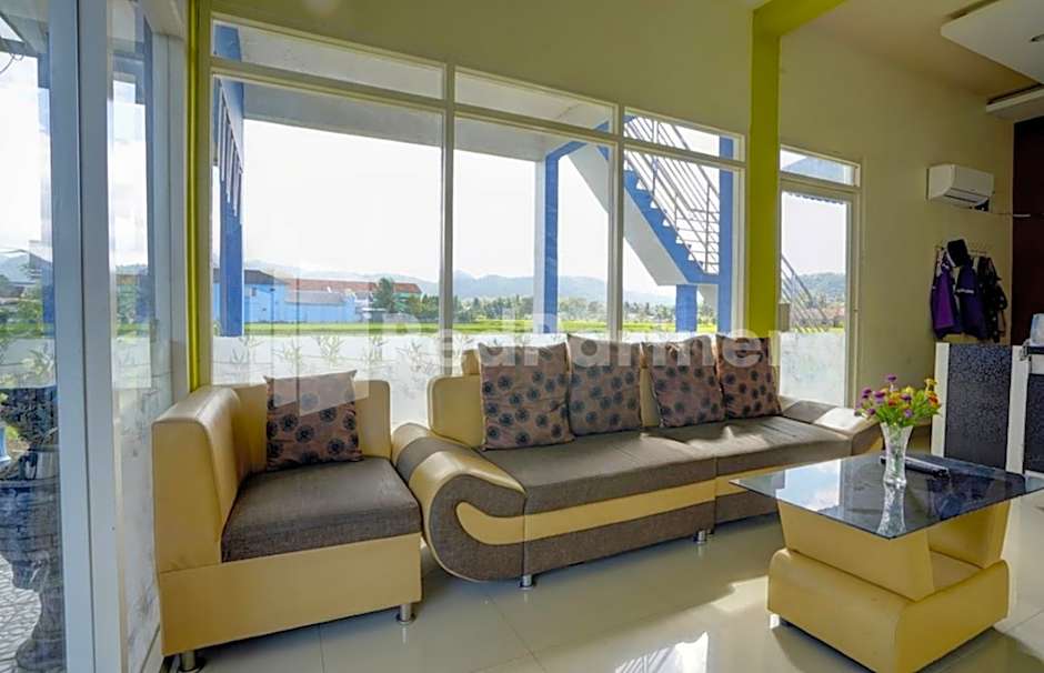 Hotel Miranda Bawean Mitra RedDoorz