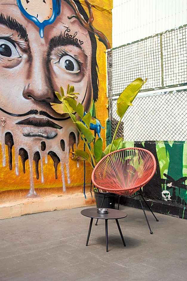 No Limit Hostel Graffiti