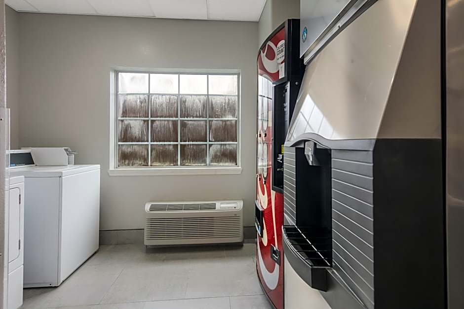 Americas Best Value Inn & Suites Lake Charles at I-210 Exit 5