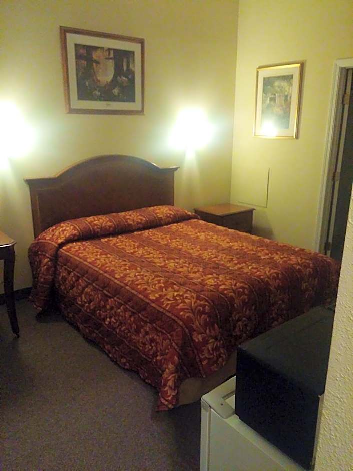 Country Regency Inn & Suites