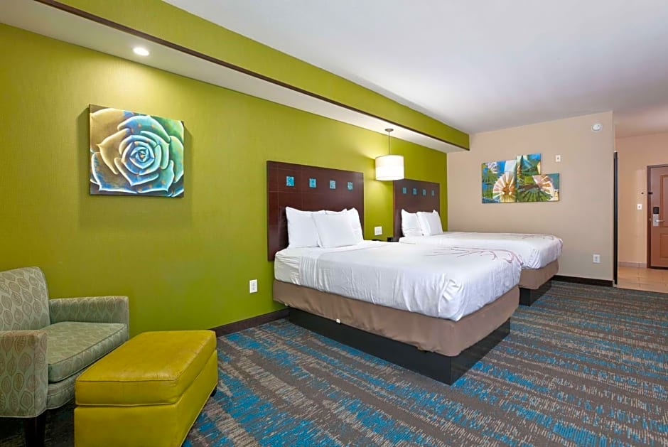 La Quinta Inn & Suites by Wyndham Dallas Grand Prairie South