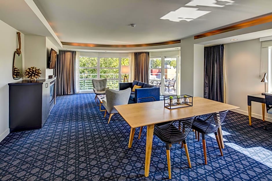 River's Edge Hotel Portland