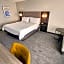 Holiday Inn Express Hotel & Suites Cincinnati-Blue Ash By IHG