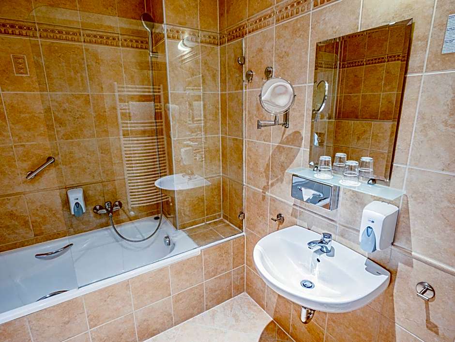 Holiday Beach Budapest Wellness Hotel with Sauna Park