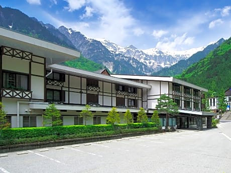Special Japanese-style room with open-air bath10 tatami mats + 12 tatami mats Also active in Go tournaments