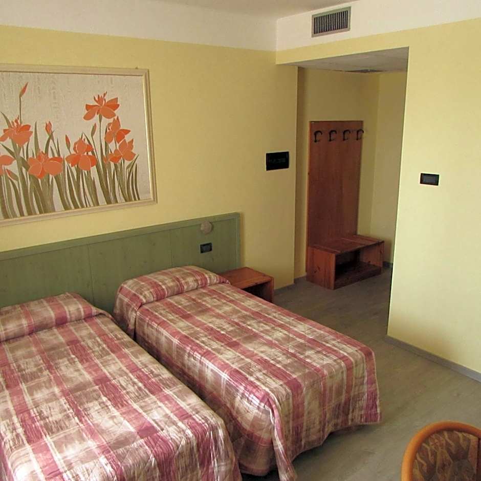 Hotel Alpi Del Mare
