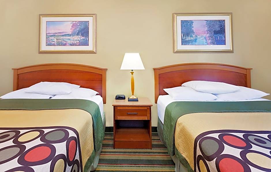 Super 8 by Wyndham Mt. Pleasant