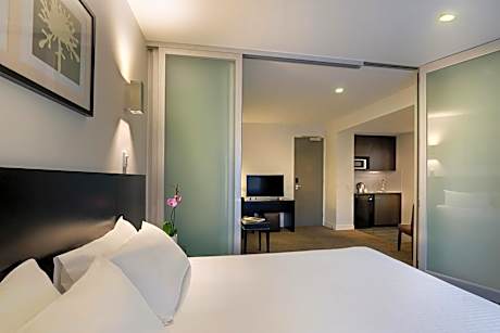 Deluxe King Suite with Spa Bath