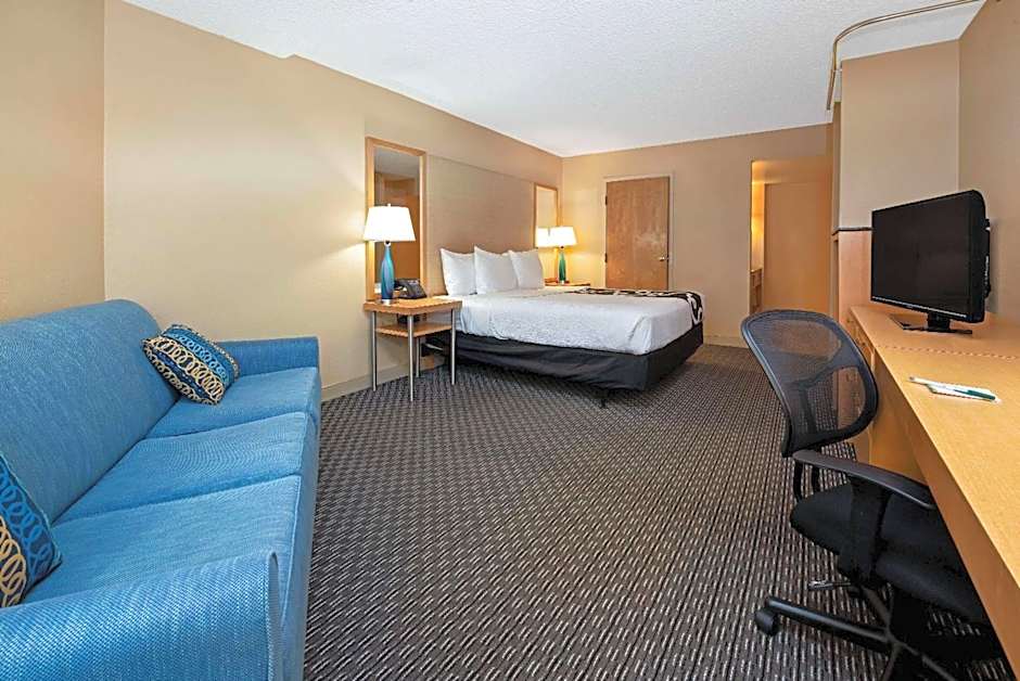 La Quinta Inn & Suites by Wyndham West Palm Beach Airport