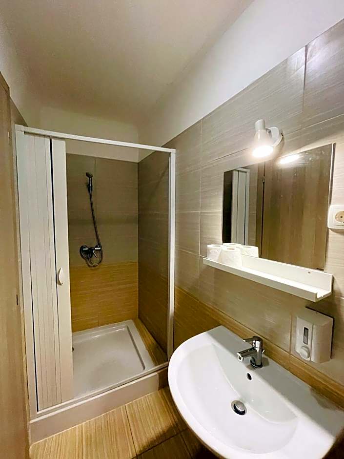 Easy Star Hotel