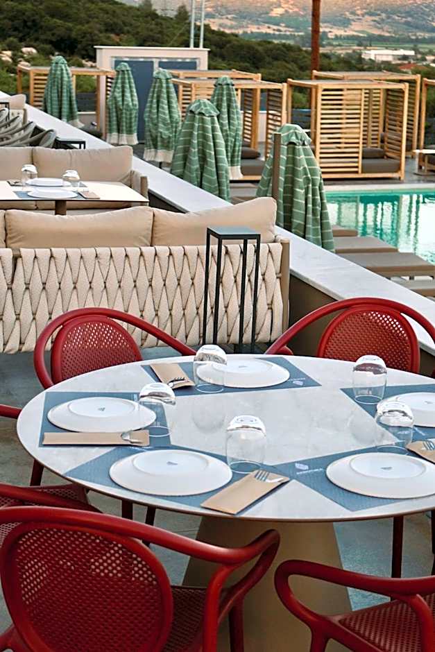 AKROTHEA suites & lounge