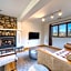 The Haüs Windham - Spacious Suites, Hot Tub, Mountain Views!