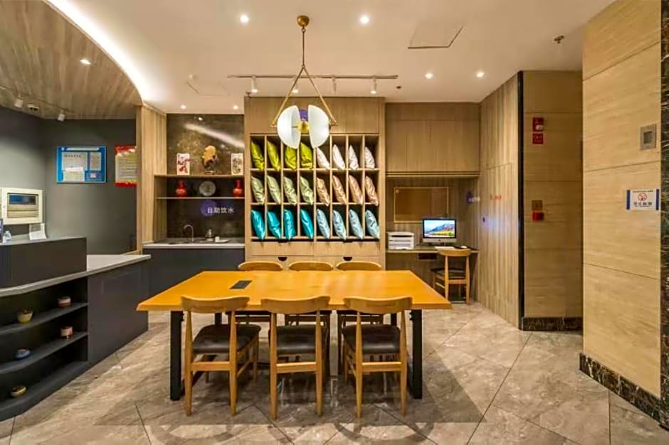 Hanting Hotel Haining Haichang Road Railway Station