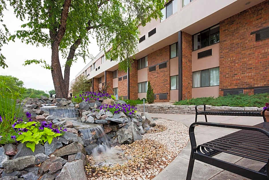 Holiday Inn & Suites St. Cloud By IHG