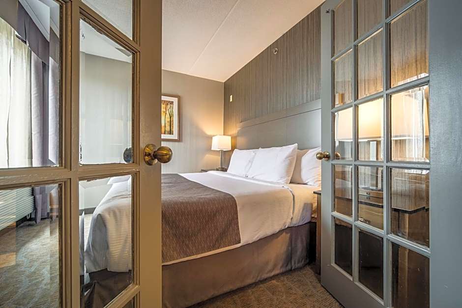 Monte Carlo Inns Airport Suites