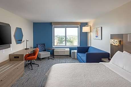 King Suite with Roll-in Shower - Communications and Mobility Access