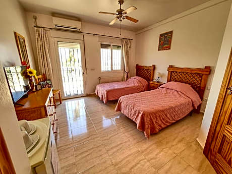 Twin Room with Shower