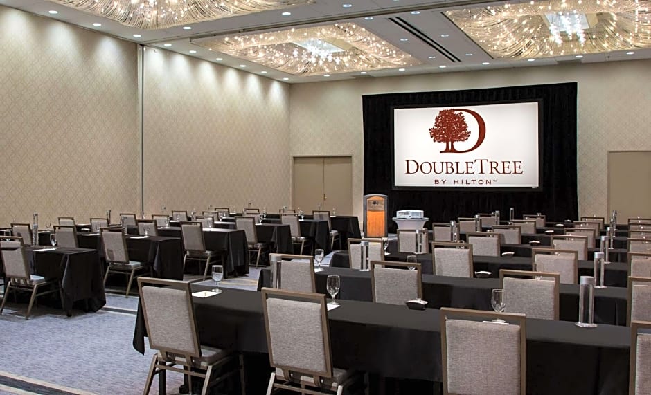 DoubleTree By Hilton Chicago - Oak Brook