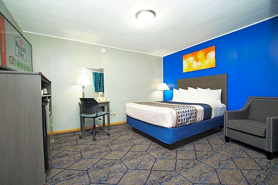 Photo 1 of 8 of Standard 1 Queen Bed
