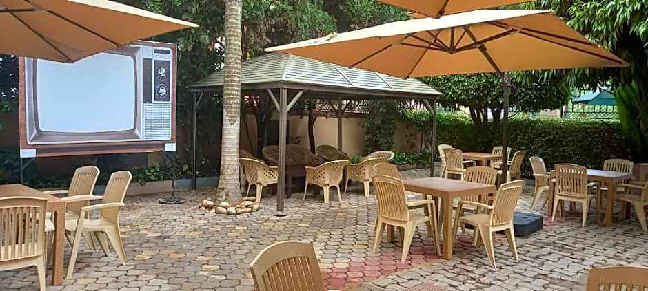 Super Paradise Hotel