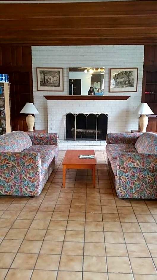 The Virginia Lodge