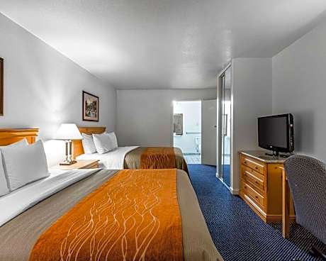 Deluxe Queen Room with Two Queen Beds Interior Hall - Non-Smoking