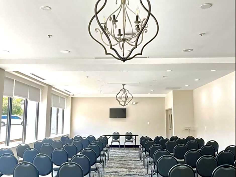 Holiday Inn Express And Suites Washington DC Noma By IHG