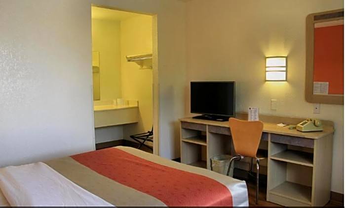 Motel 6-Enfield, CT - Hartford