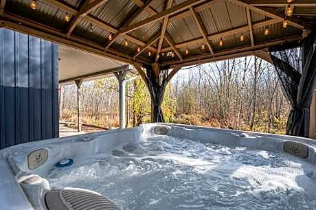 Cozy Hideaway Hot Tub & Nature Escape