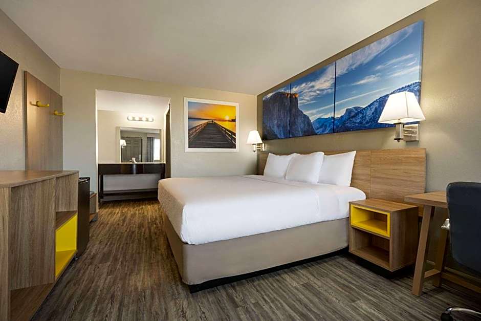 Days Inn by Wyndham Fresno South