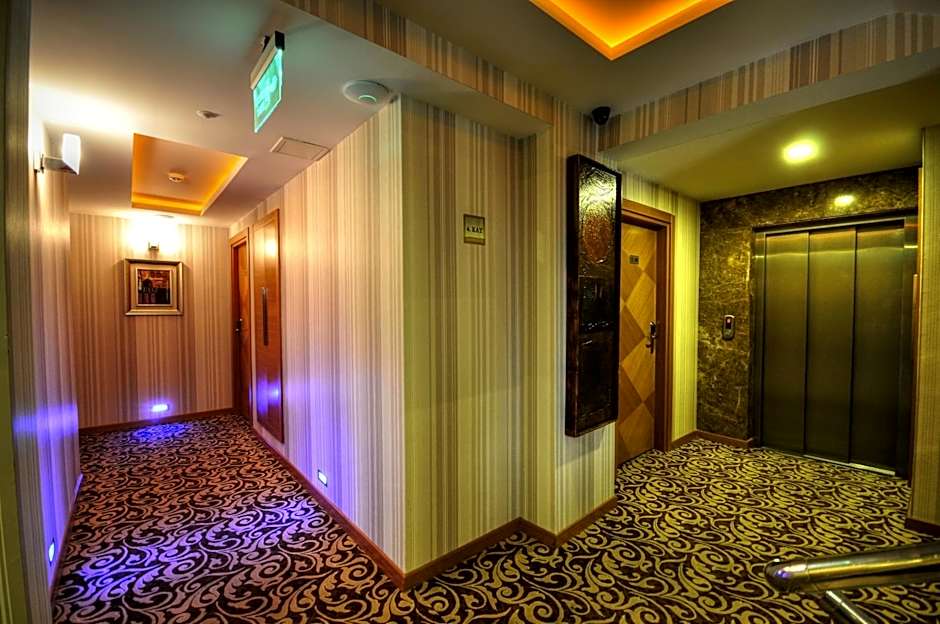 Golden Deluxe Hotel