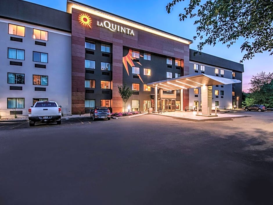 La Quinta Inn & Suites By Wyndham Hartford - Bradley Airport
