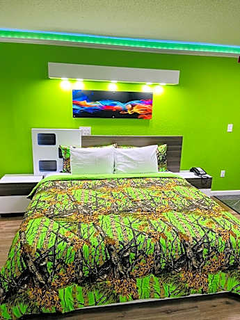 Deluxe Suite with Spa Bath