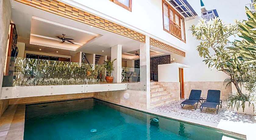 Villa Kayu Raja