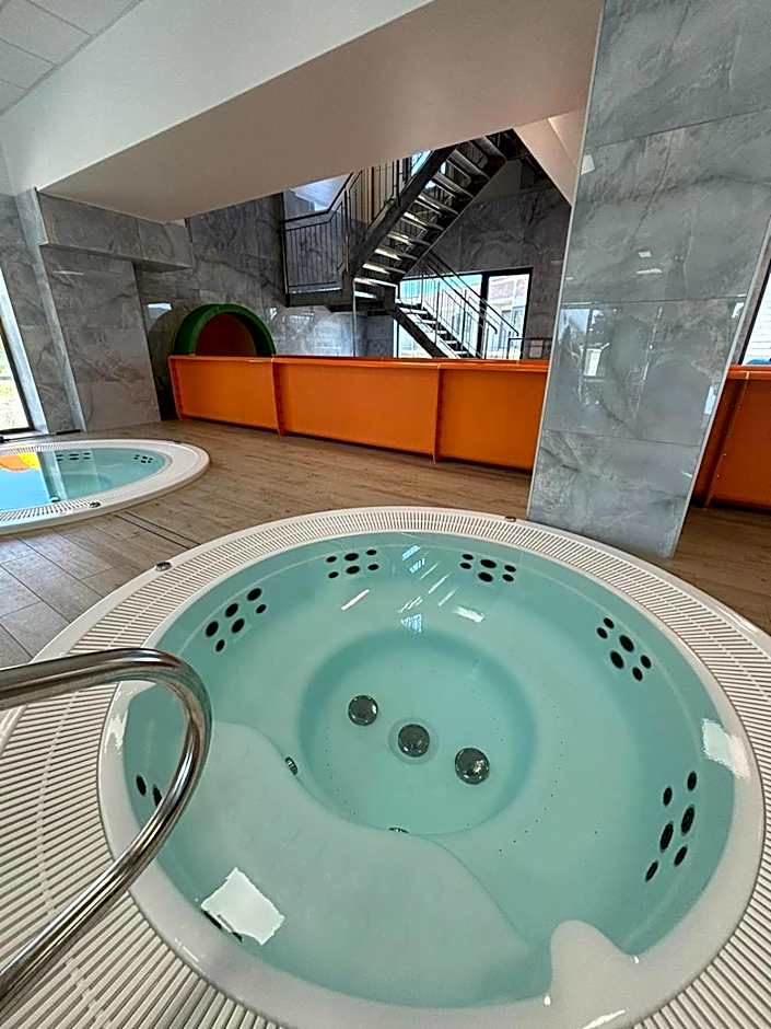 Hotel i Apartamenty Gorzelanny Dźwirzyno