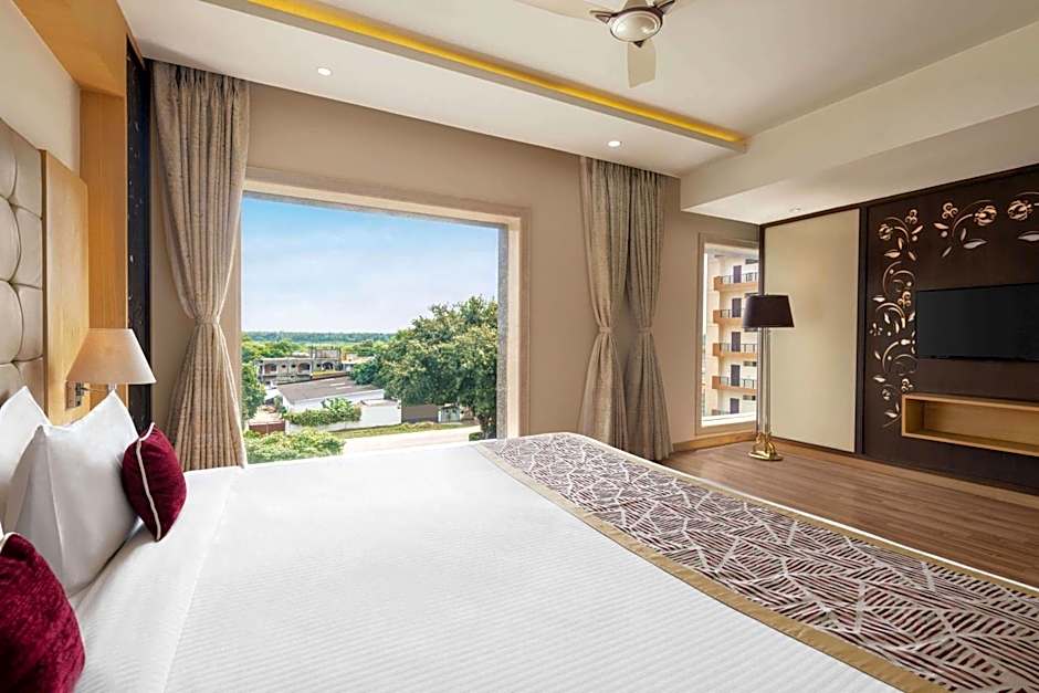 Photo 1 of 6 of 1 King Bed Suite