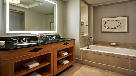 GRAND PREMIER ROOM TWO DOUBLES