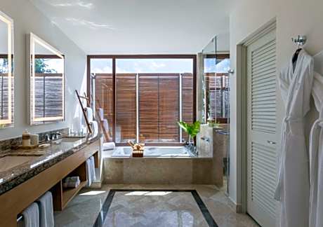 BEACH AREA SUITE 1 KING