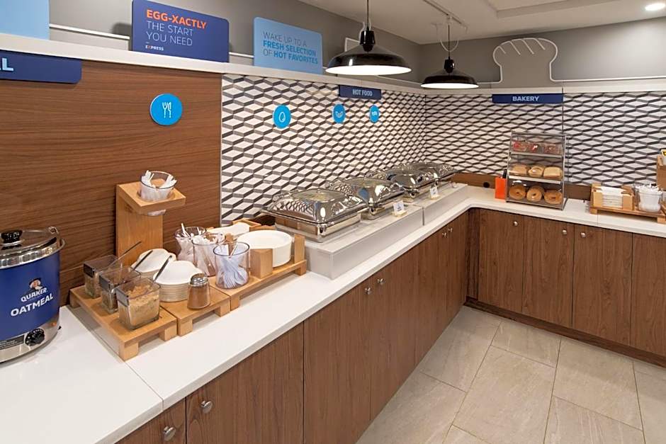 Holiday Inn Express And Suites Moose Jaw By IHG