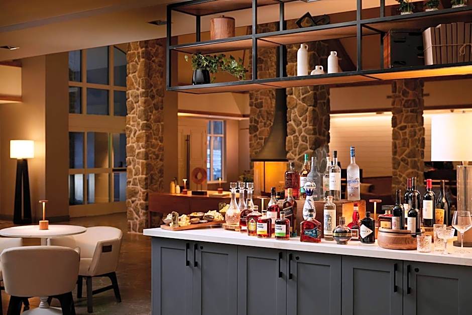 Inn at Bellefield / Hyde Park