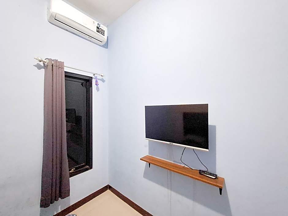Homestay Sido Joyo near Sunrise Mall Mitra RedDoorz