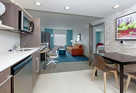 One-Bedroom King Suite - Non-Smoking