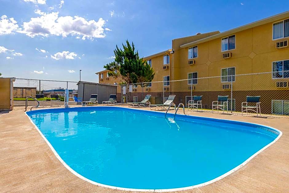 Super 8 by Wyndham Dodge City