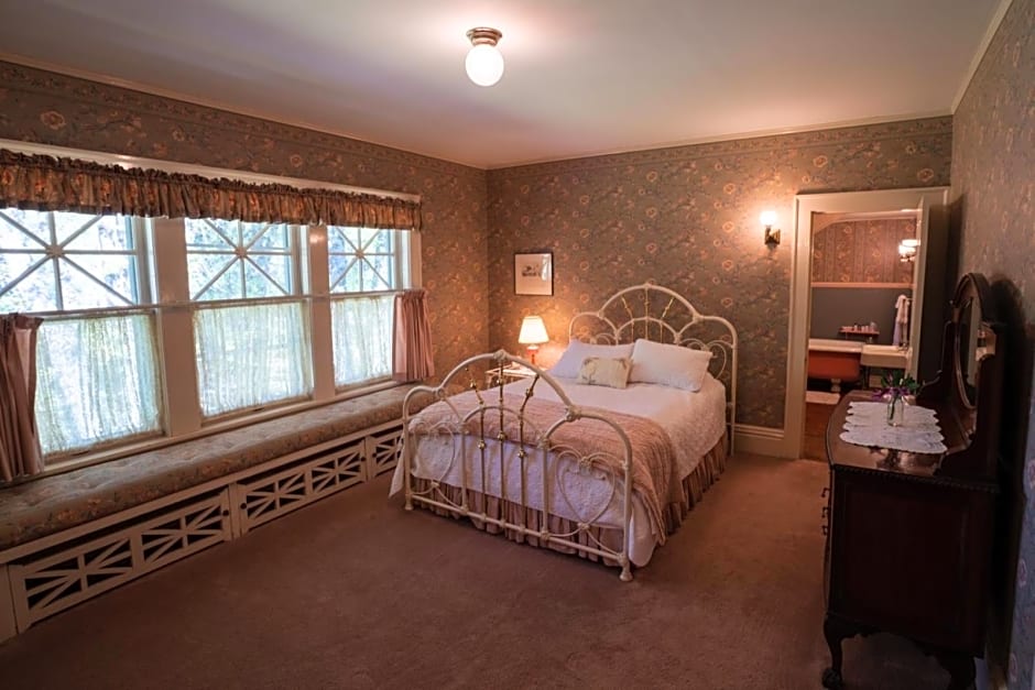 McCloud Hotel
