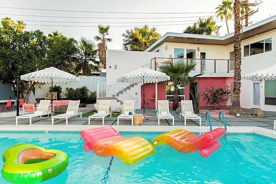 The Wesley by AvantStay Mid-Century Modern Oasis with Pool