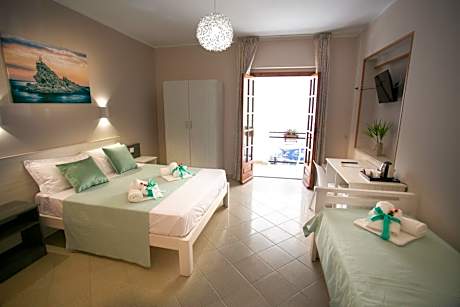 Triple Room with Balcony