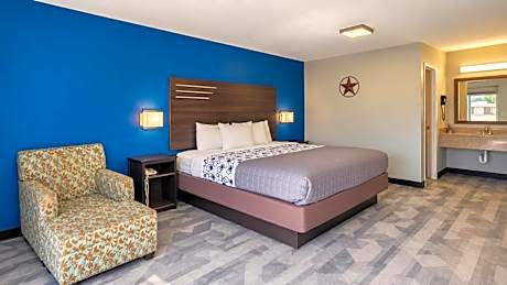 Freer Executive inn and Studios