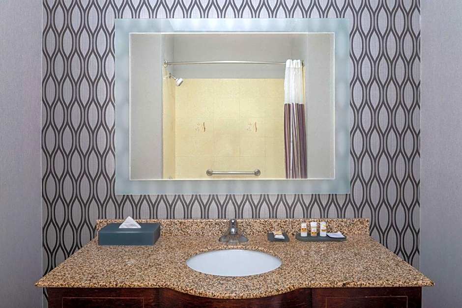 La Quinta Inn & Suites by Wyndham Savannah Airport - Pooler